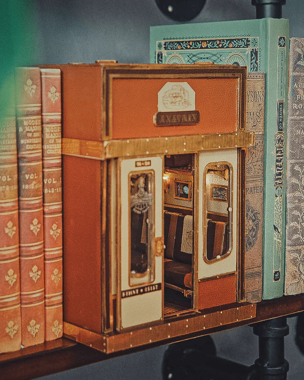 🛤️ 1940s Train Cabin Book Nook Kit (Motion Scene)