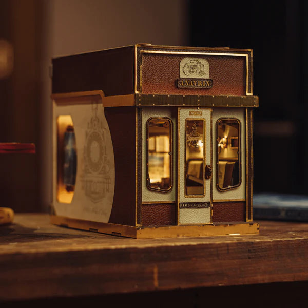 🛤️ 1940s Train Cabin Book Nook Kit (Motion Scene)